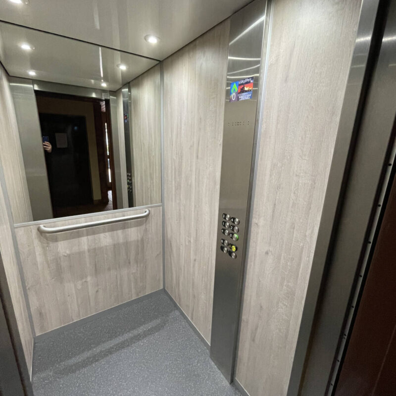 Installation d’ascenseur et de monte-charge pr&egrave;s de Strasbourg dans le Bas-Rhin Brumath 1