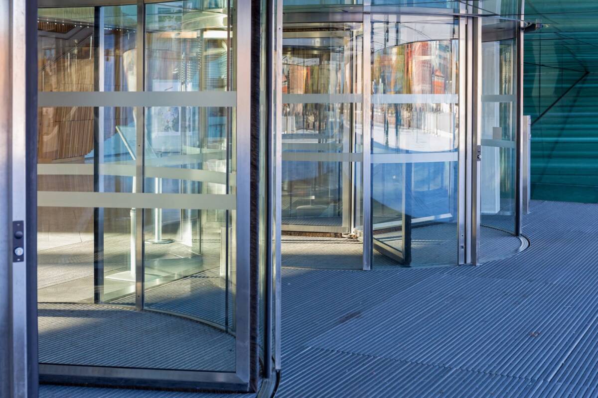 Comment fonctionne une porte pi&eacute;tonne automatique ? Brumath